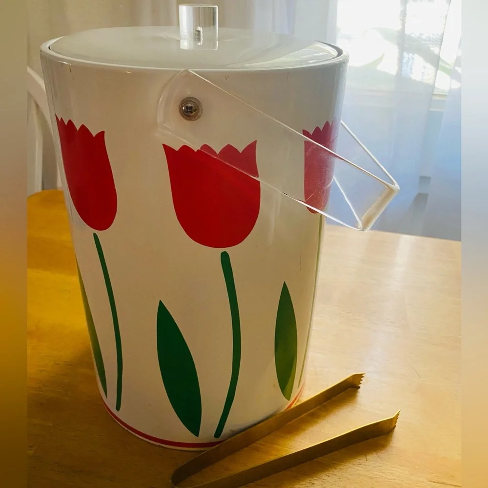 Vintage adorable ice bucket
